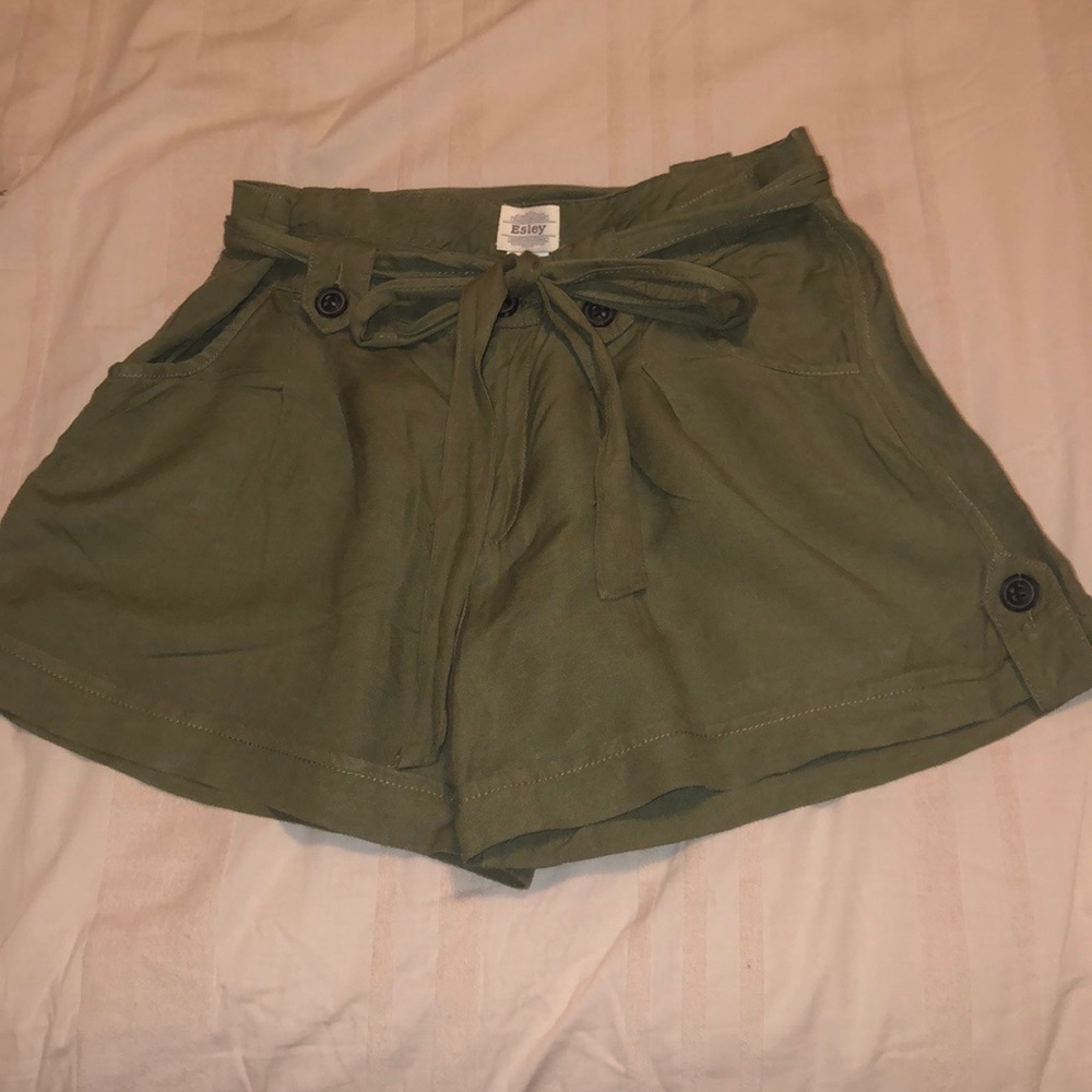 Green boutique shorts! (Removable belt)